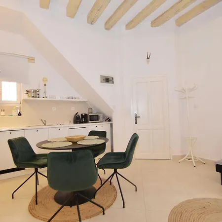 Modern And Cozy Old Town -